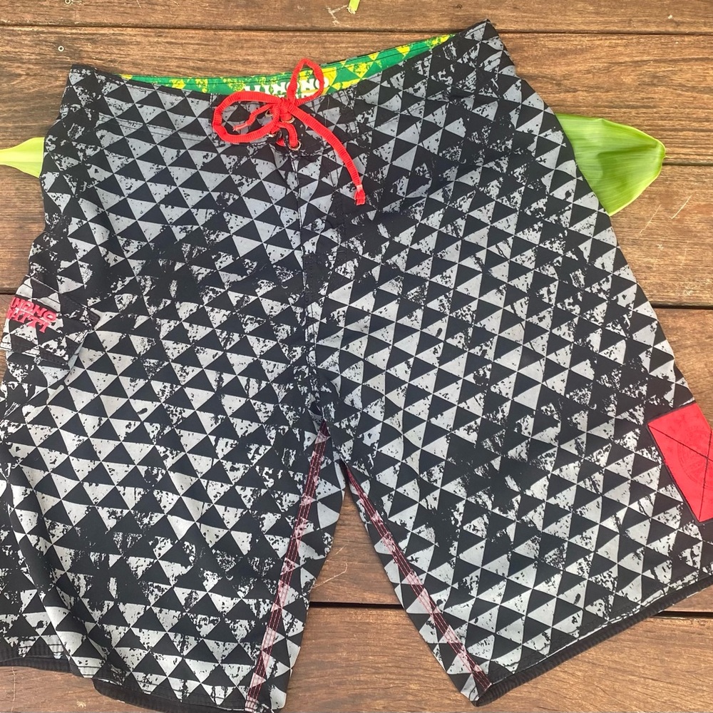 Hi nano Tahiti Dream Island Hawaii Board Shorts. Extra Large. Size 40